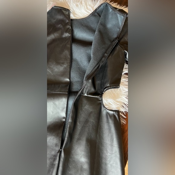 🔥🔥🔥Forever 21 Faux Leather Cutout Mini Dress SOLD OUT ONLINE - Picture 5 of 9